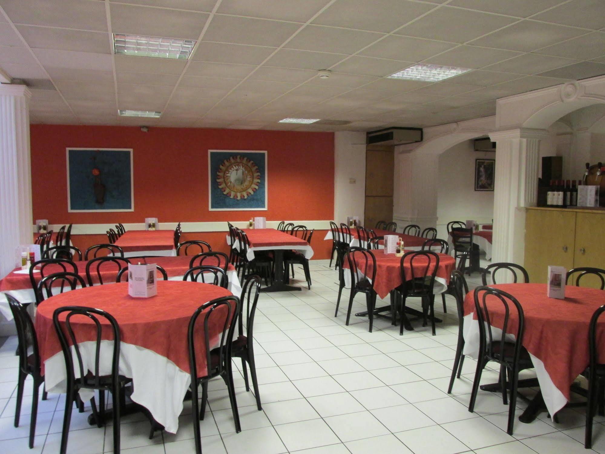 Hôtel Estival Arriel Lourdes Exterior foto